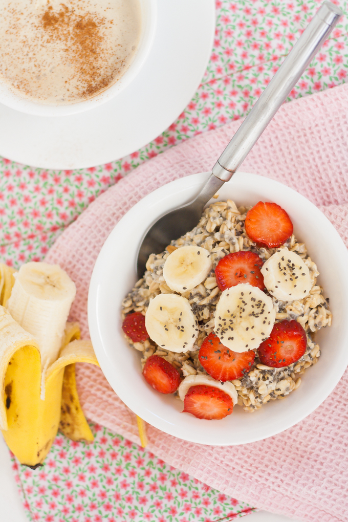 Make-Ahead Soaked Chia Oats Breakfast | Jellibeanjournals.com