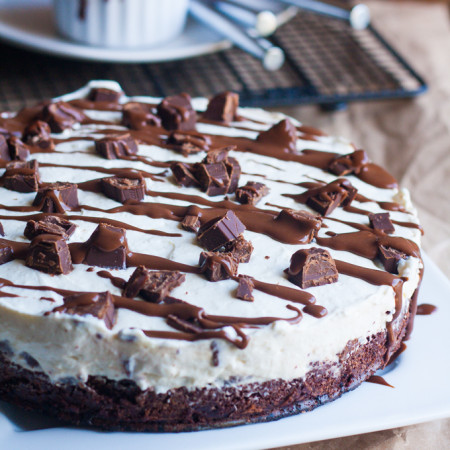 Chocolate Mint Brownie Cheesecake | Jellibeanjournals.com