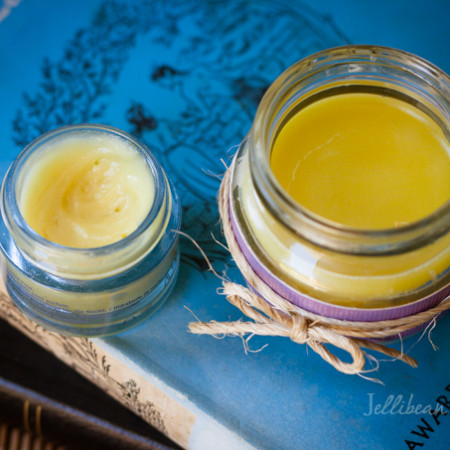 Homemade Olive Oil Night Cream is made from 100% natural ingredients and comes together in under 5 minutes. **Gotta try this!** #nightcream #diyskincare | Jellibean Journals