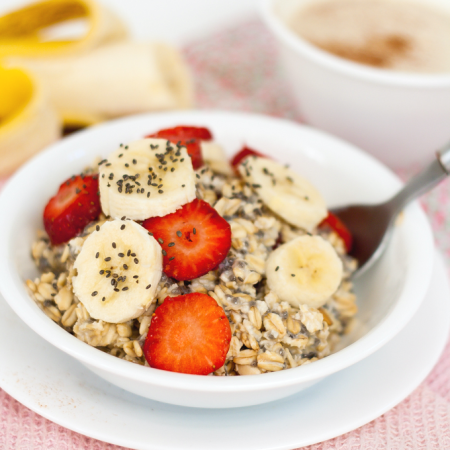 Make-Ahead Soaked Chia Oats- combine it all, refrigerate, and wake up to breakfast! | Jellibeanjournals.com