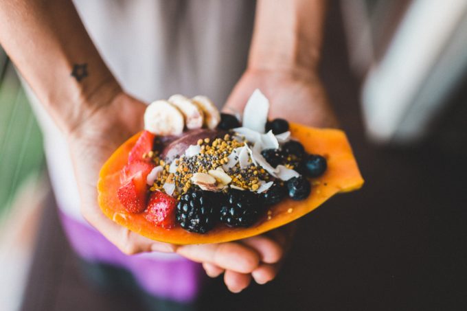Coconut butter breakfast bowl- 16 ways to use coconut butter | Jellibeanjournals.com
